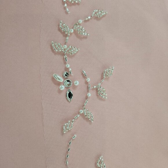 Wedding Bridal Veil, EN VOGUE Tulle, Beaded, Crystal and Pearl Floral Design - Picture 2 of 15